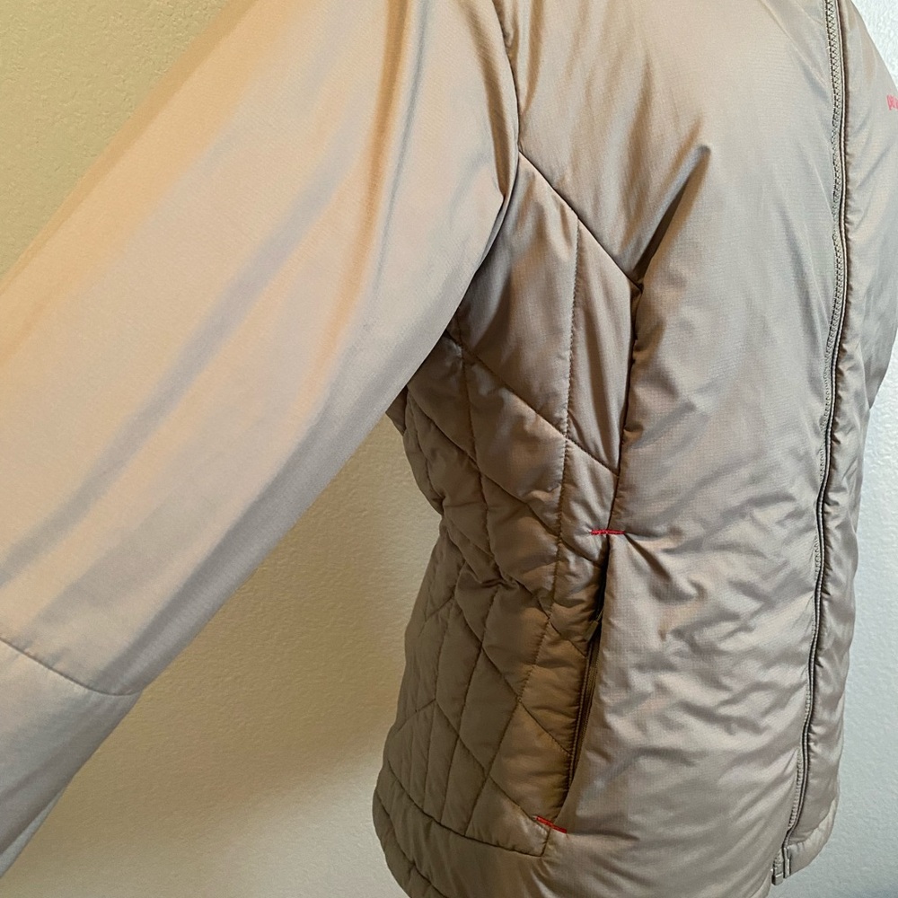 Patagonia Gray Jacket with Red Lining - Picture 3 of 12